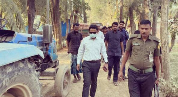 লক্ষ্মীপুরে ইউএনও’র নেতৃত্বে মোবাইল কোর্ট, ১৩টি ট্র্যাক্টর চালকের অর্থদন্ড