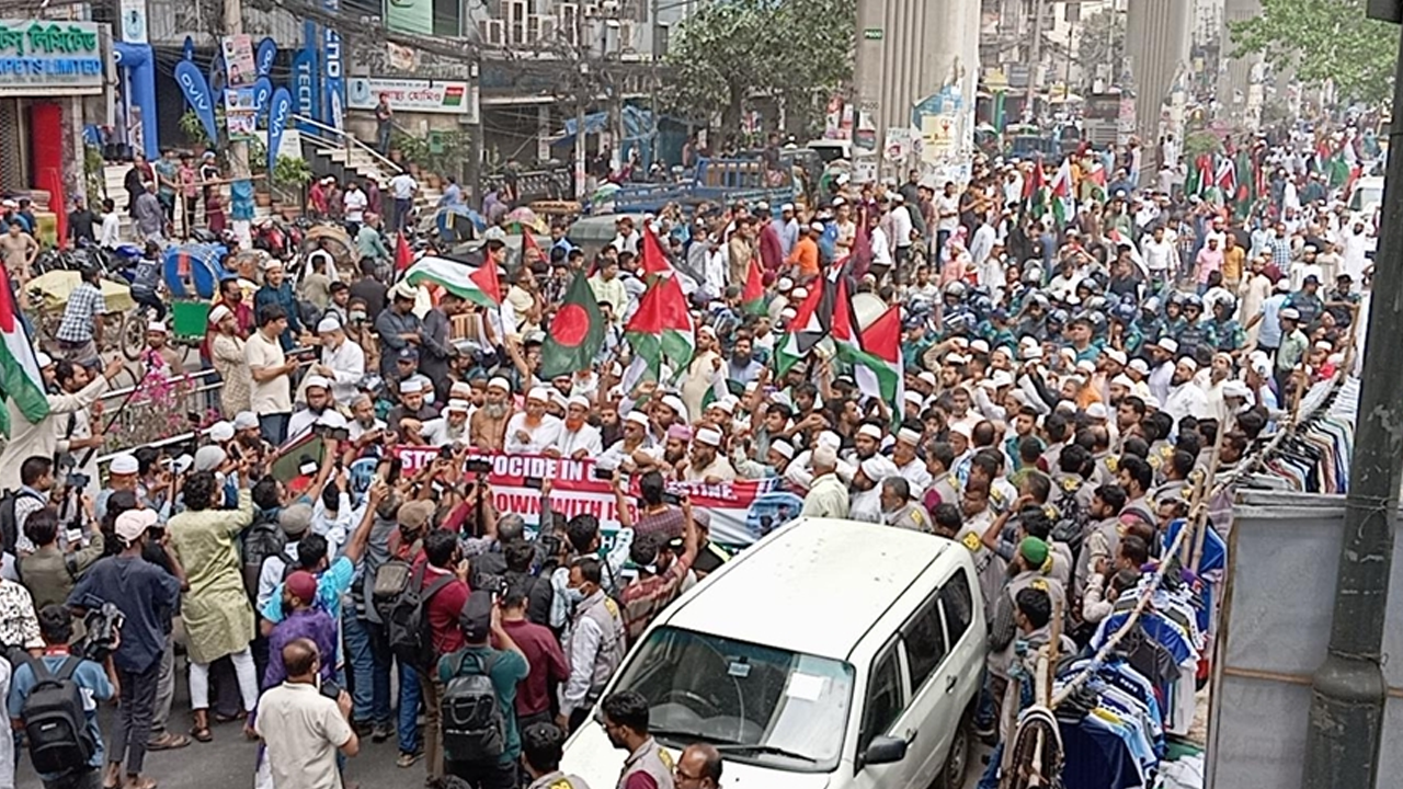 বাইতুল মোকাররমে ফিলিস্তিনে হামলার বিচার দাবিতে মিছ...