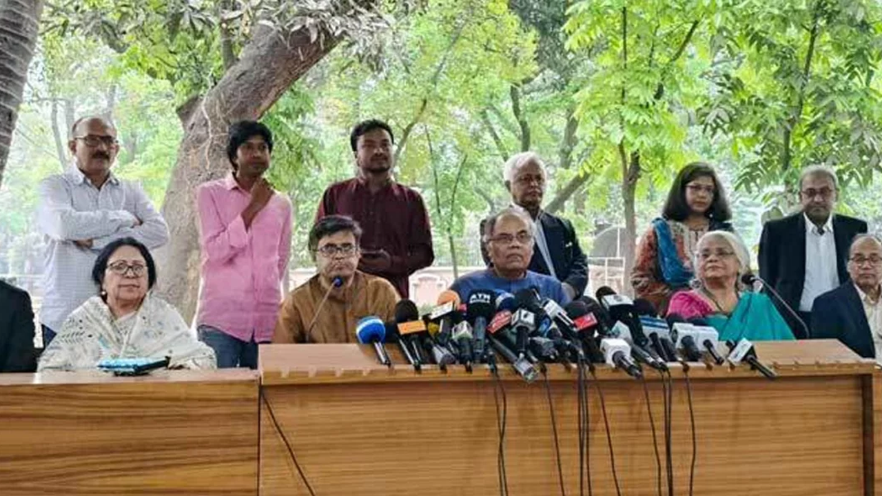 একটি প্রতিষ্ঠান একটি গণমাধ্যমের মালিক হতে পারবে : ...