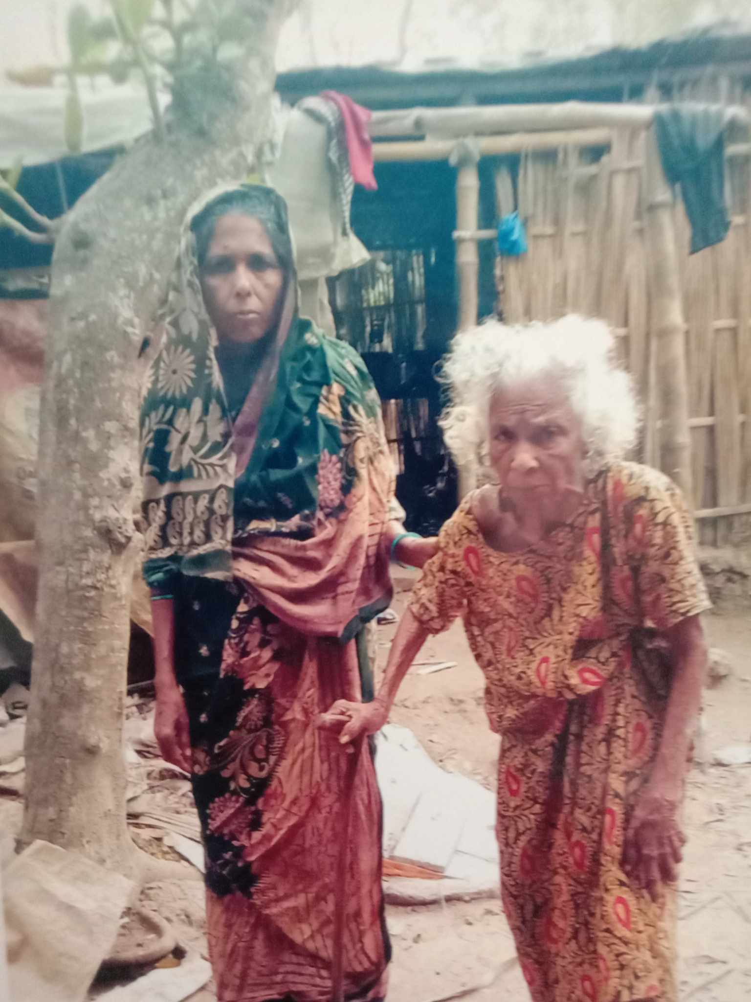 ক্যান্সারে আক্রান্ত অর্ধশত বয়সী রেখা, চিকিৎসার টা...