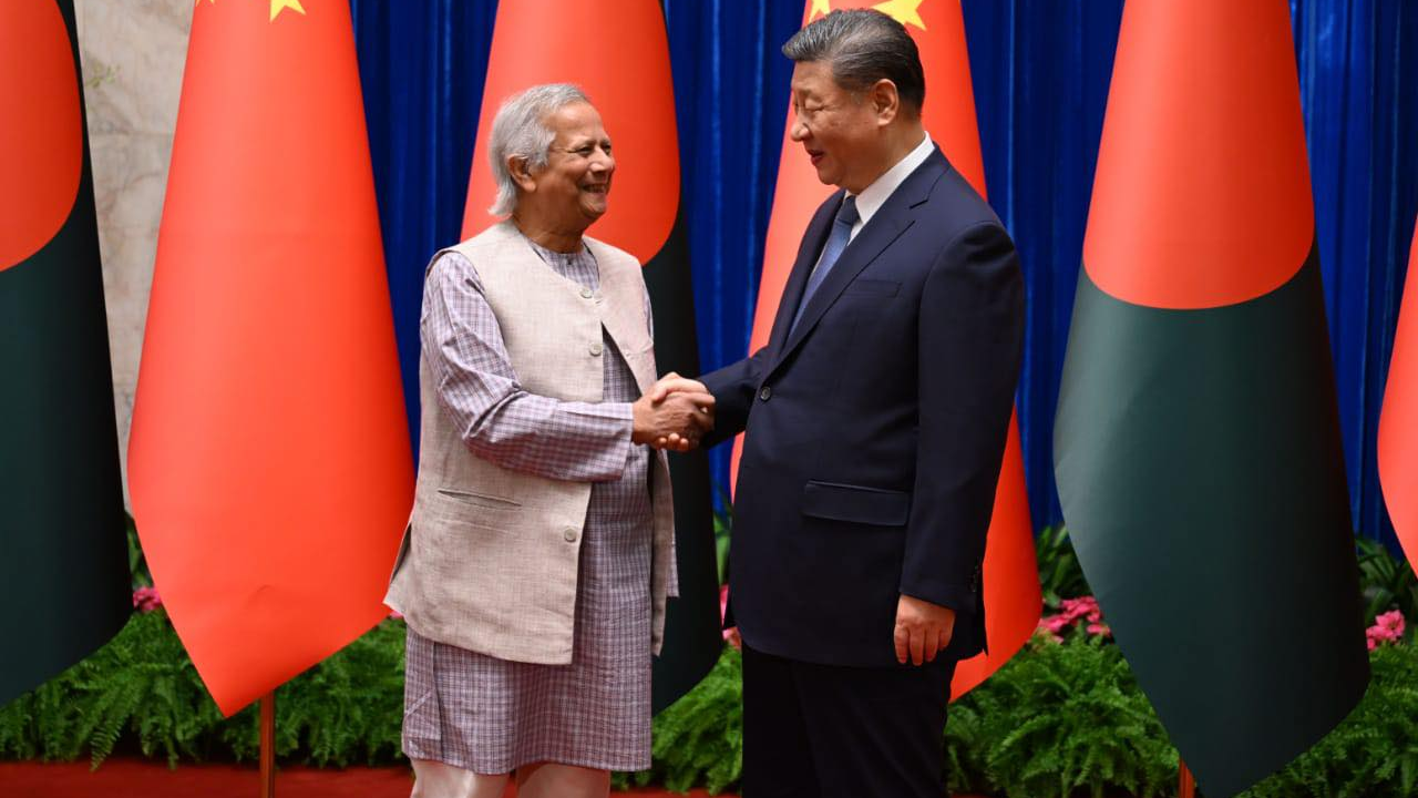 চীনকে আরও জোরালো ভূমিকায় চান প্রধান উপদেষ্টা...