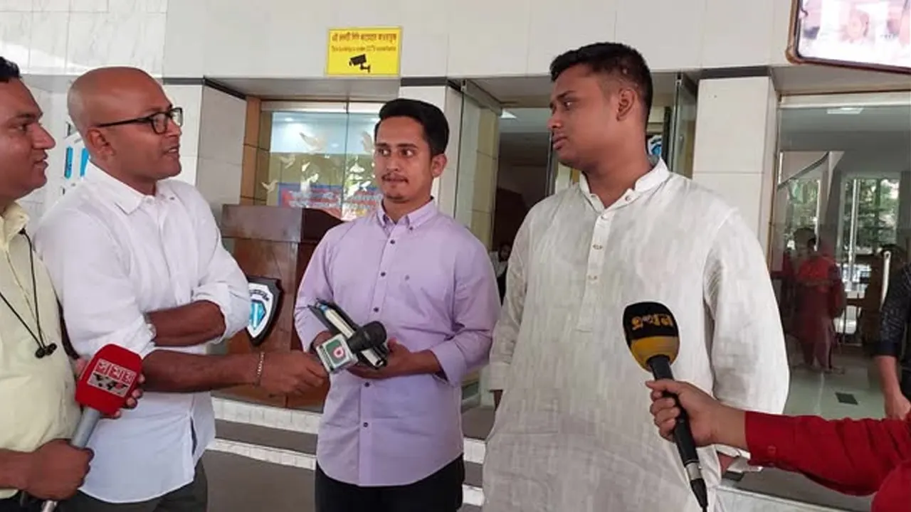 অতি গুরুত্বপূর্ণ অভিযোগ নিয়ে দুদকে হাসনাত-সারজিস...