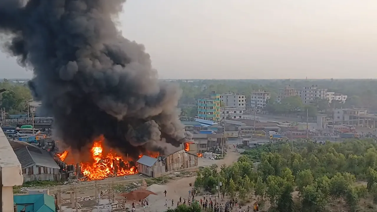 গাজীপুরে ভয়াবহ আগুন...