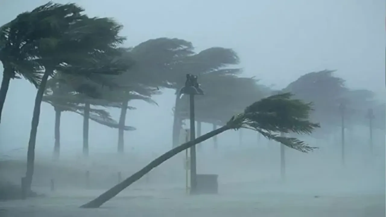দুপুরের মধ্যে ৬০ কিমি বেগে ঝড়ের পূর্বাভাস...