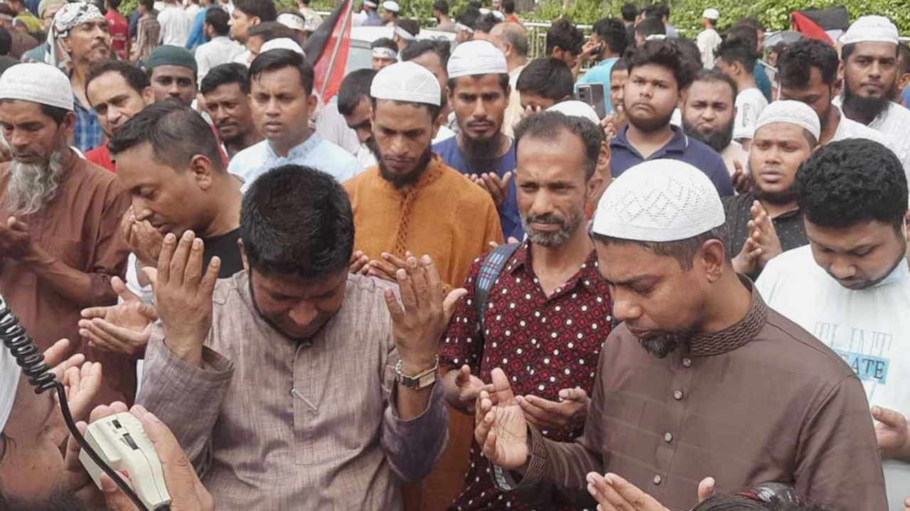 ফিলিস্তিনের জন্য কাঁদলেন লাখো মানুষ...