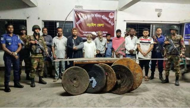 কালিয়ায় সংঘর্ষে,সেনাবাহিনীর অভিযানে দেশীয় অস্ত্রসহ...