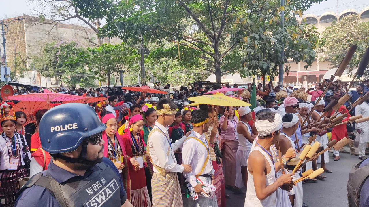 ২৮টি নৃগোষ্ঠীর অংশগ্রহণে ভিন্ন রূপ পায় এবারের শোভ...