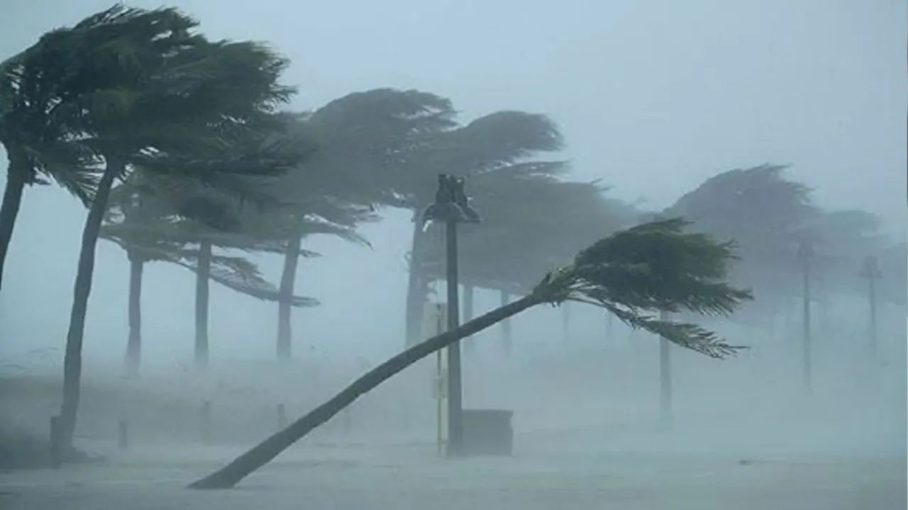 দুপুরে মধ্যে ৬০ কিমি বেগে ঝড়ের শঙ্কা...