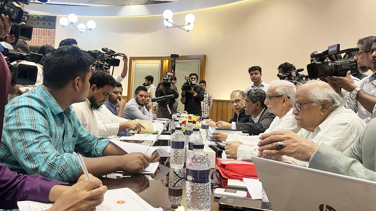 ঐকমত্য কমিশনের সঙ্গে বৈঠকে এনসিপি...