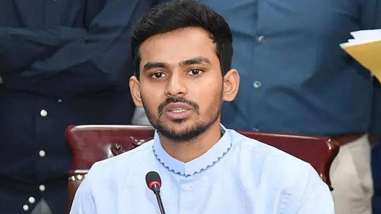 কেউ ঘুষ চাইলে কী করতে হবে, জানালেন আসিফ মাহমুদ...