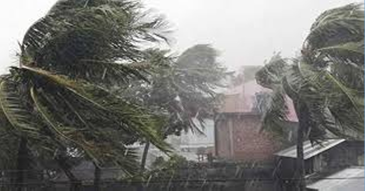 ধেয়ে আসছে ১৭ জেলায় ৬০ কিমি বেগে বজ্রসহ ঝড় বৃষ্টি...