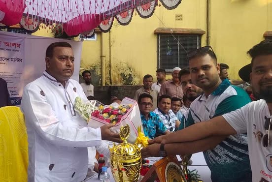 সাভারে শর্ট পিচ ক্রিকেট টুর্নামেন্টের ফাইনাল খেলা ...