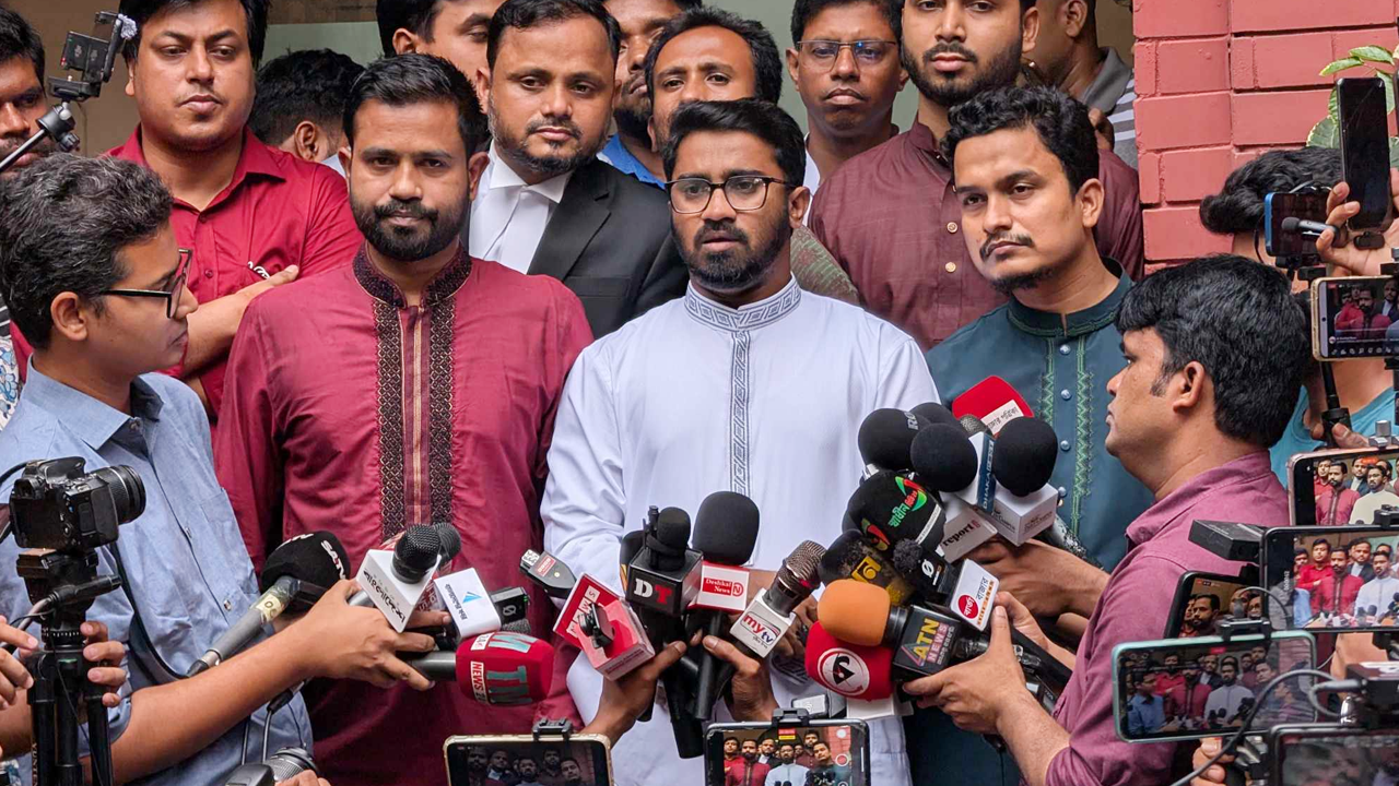 ঢাবির সাবেক ভিসিসহ ১৩ জনের বিরুদ্ধে মামলার আবেদন...