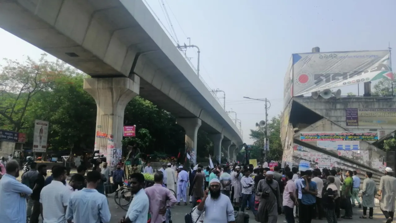 দ্বিতীয় দিনের মতো শাহবাগে ছাত্র-জনতা, যান চলাচল বন...