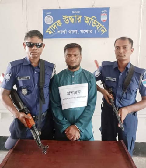 যশোরের শার্শায় জালিয়াতি ও প্রতারণাসহ ৩০মামলার আসাম...