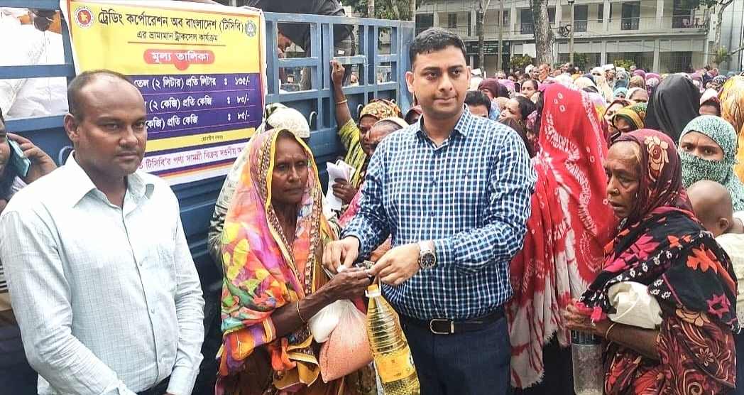শার্শায় ন্যায্য মূল্যে টিসিবির পণ্য বিক্রয় শুরু...