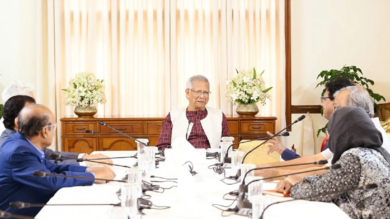 প্রধান উপদেষ্টার কাছে দ্বিতীয় ইন্টেরিম রিপোর্ট জম...