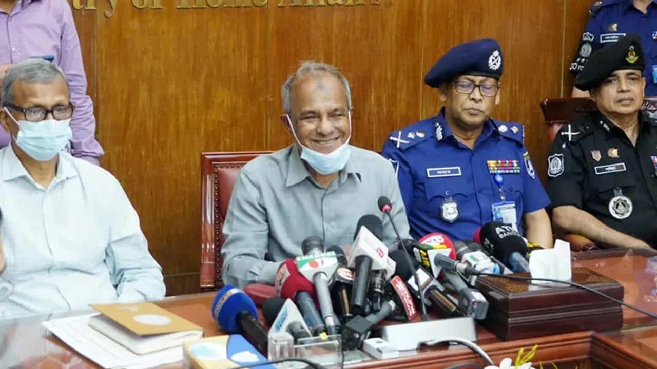আসিফ মাহমুদের অস্ত্রের বিষয়ে ব্যাখ্যা দিলেন স্বরা...