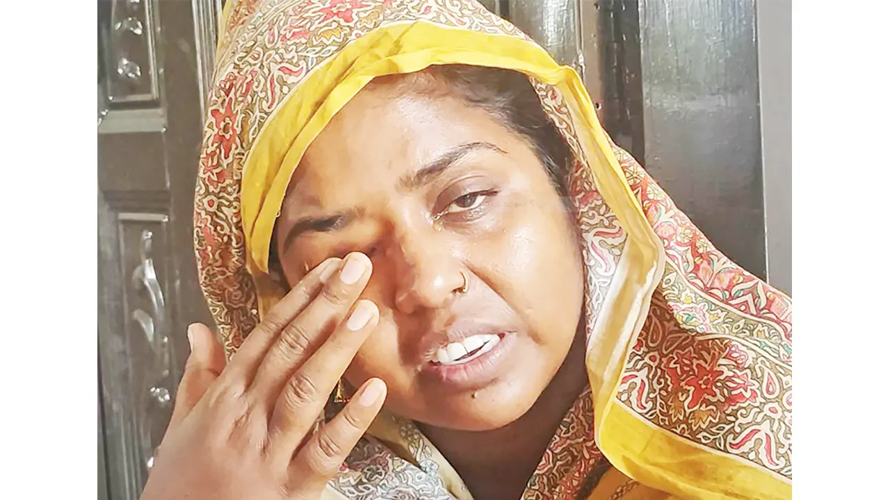 বাবা ফেরার মিথ্যা আশ্বাস নিয়ে ঘুমায় আড়াই বছরের রোজ...