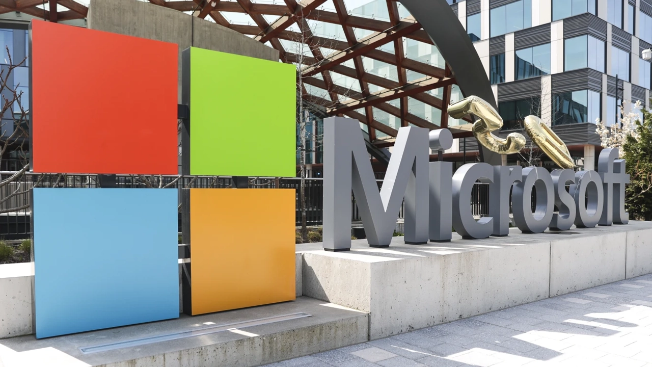 এআইয়ের কারণে মাইক্রোসফট থেকে বাদ পড়ছে ৯ হাজার কর্মী