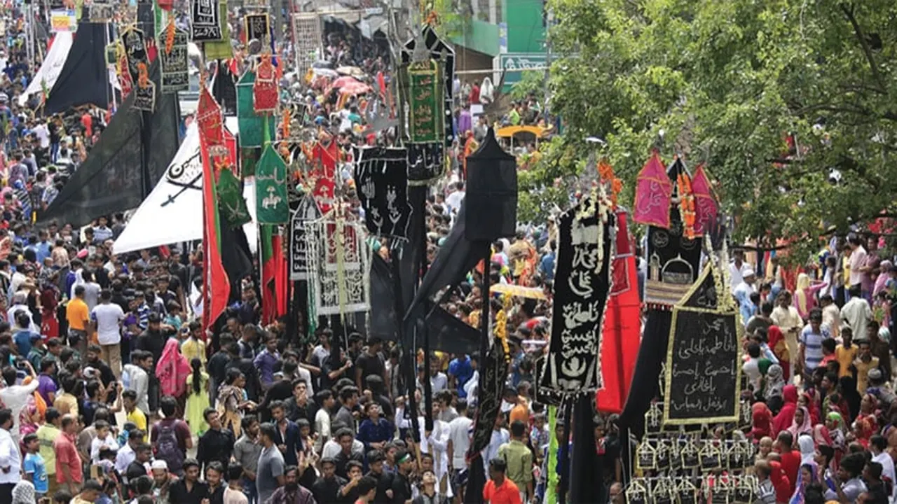 হোসেনী দালান থেকে তাজিয়া মিছিল শুরু...