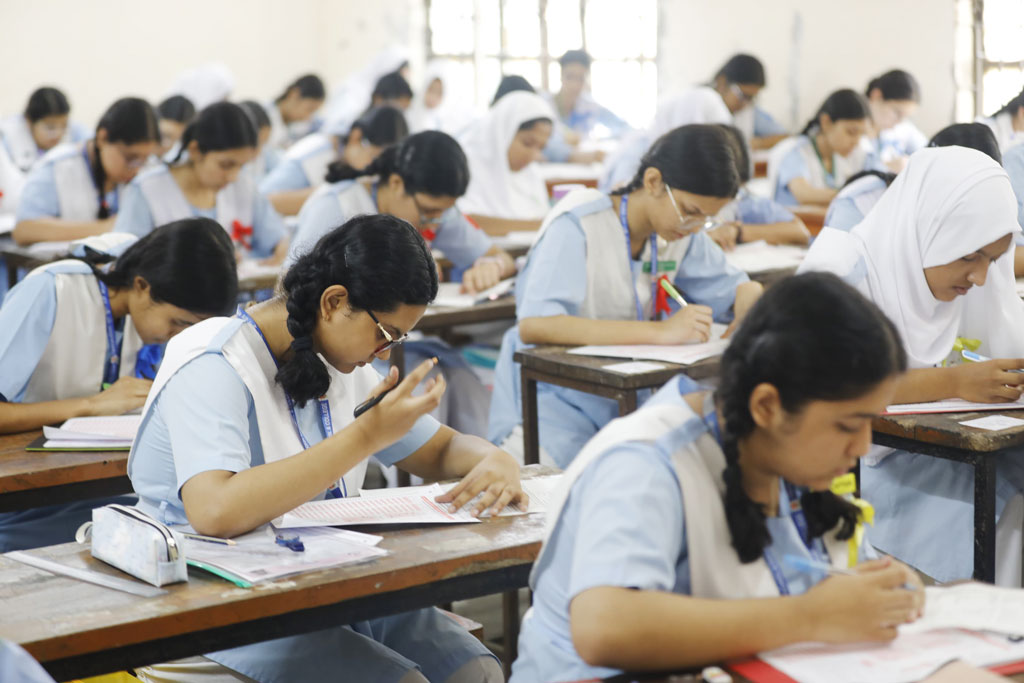 এসএসসি ও সমমানের ফল আজ, যেভাবে দেখবেন...