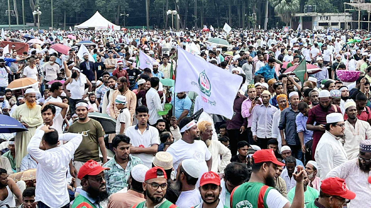 কানায় কানায় পূর্ণ সোহরাওয়ার্দী উদ্যান...
