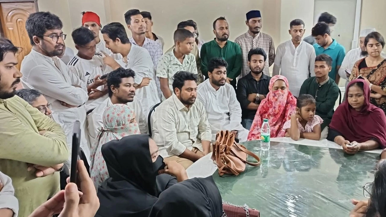 শহীদদের সম্মান প্রতিষ্ঠায় সংগ্রাম করছি : নাহিদ...