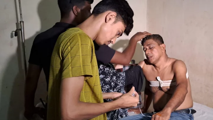 আ.লীগ নেতাকে ধরতে গিয়ে ছেলের বটির আঘাতে এসআই আহত, ...