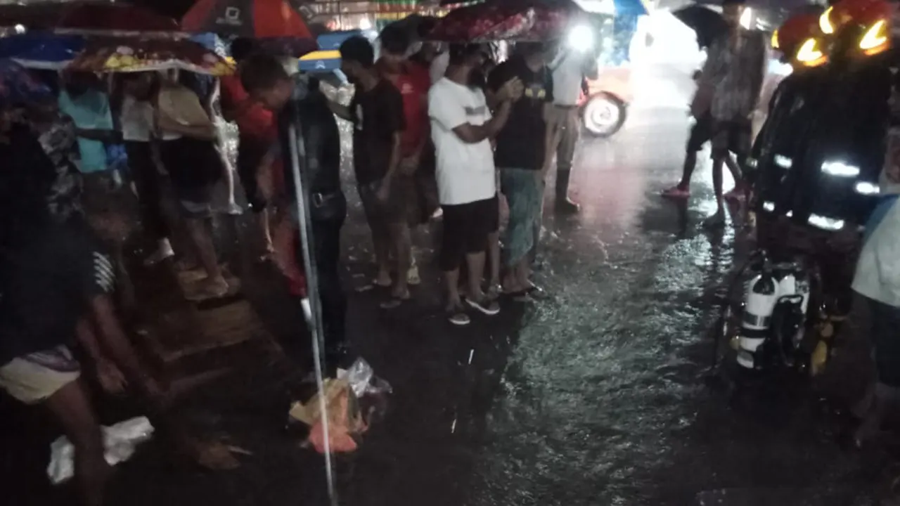 গাজীপুরে ঢাকনাবিহীন ম্যানহোলে পড়ে নারী নিখোঁজ...