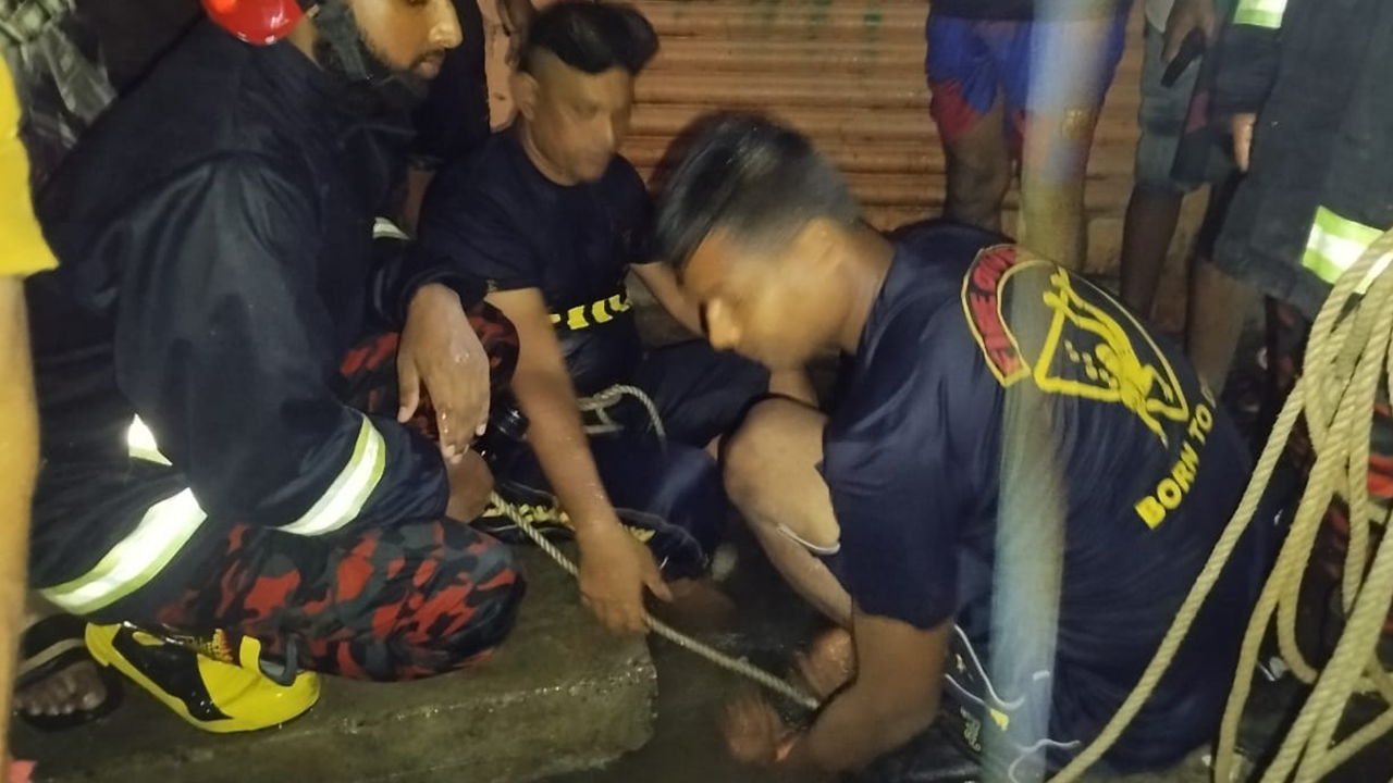 এখনো সন্ধান মেলেনি ম্যানহোলে পড়ে নিখোঁজ নারীর...