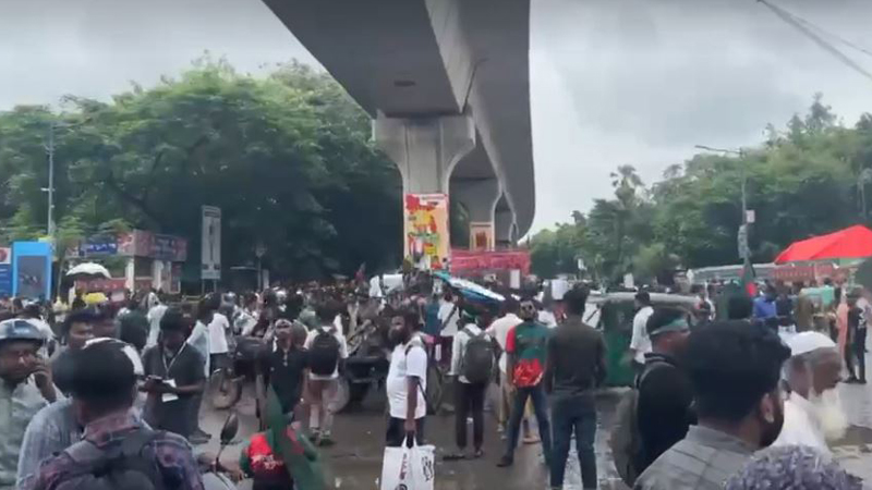 জুলাই সনদের দাবিতে শাহবাগ অবরোধ...