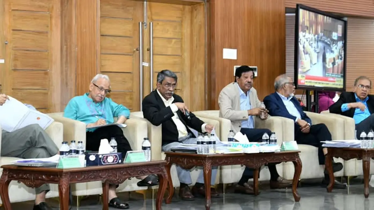 আজকের মধ্যে আলোচনা শেষ করতে চায় কমিশন...