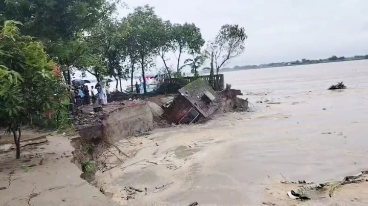 পদ্মা সেতু কন্সট্রাকশন ইয়ার্ড রক্ষা বাঁধের ১০০ মিট...