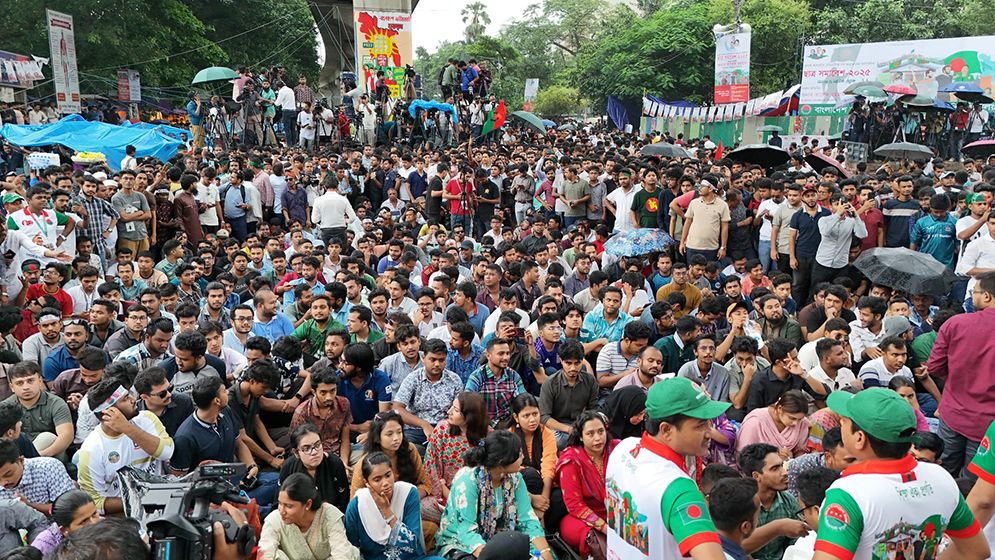 শাহবাগে ছাত্রদলের সমাবেশে নেতাকর্মীদের ঢল...
