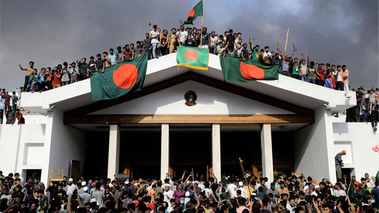 জুলাই শহীদদের ‘জাতীয় বীর’ ঘোষণা...