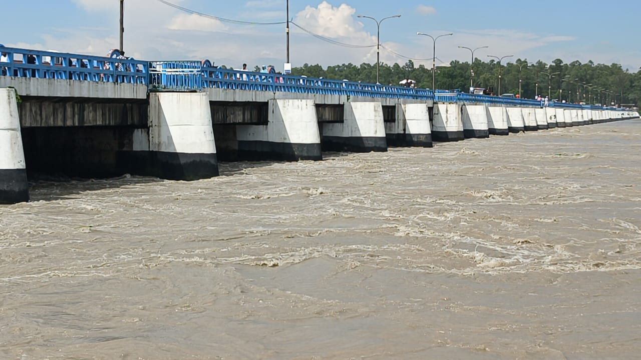 তিস্তায় তিনদিন ধরে পানি বিপদসীমার উপরে বন্যা পরিস্...