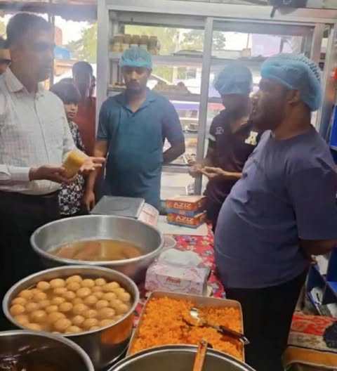 বেনাপোলে আজিজ মিস্টান্ন ভান্ডারে ভোক্তা অধিকারের অ...