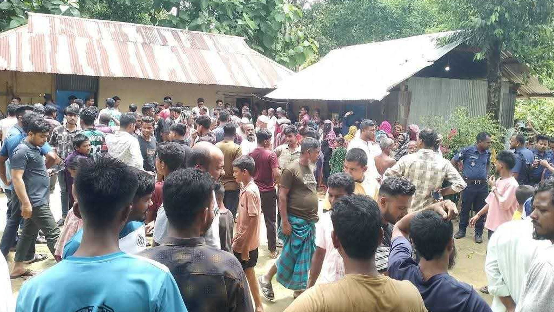 খাগড়াছড়িতে মা ও মেয়েকে গলা কেটে হত্যা...