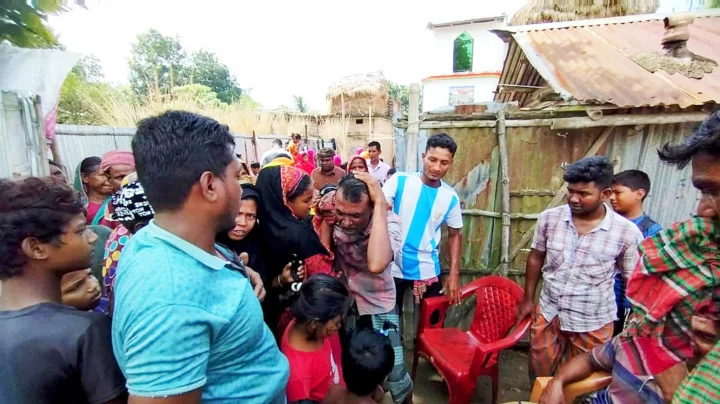 চুয়াডাঙ্গায় বাড়ির ছাদে বিদ্যুতায়িত হয়ে শিশুর মৃত...