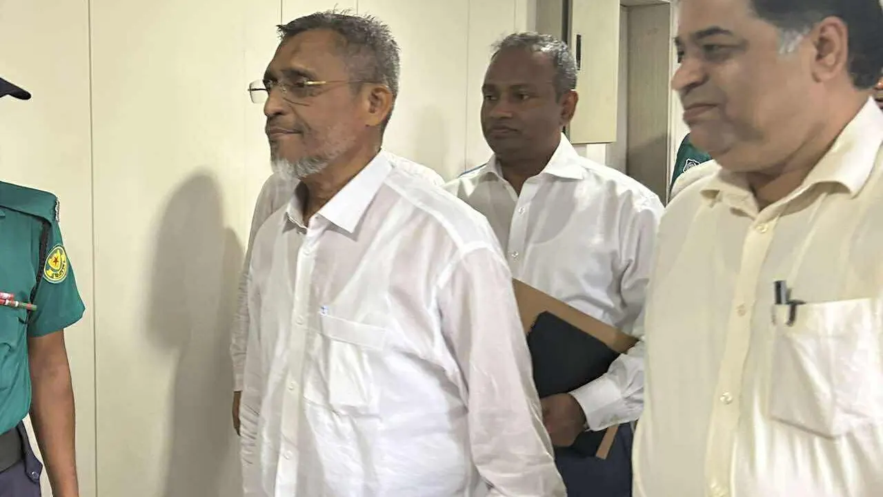১৯ বছর পরে স্বরাষ্ট্র মন্ত্রণালয়ে লুৎফুজ্জামান বা...
