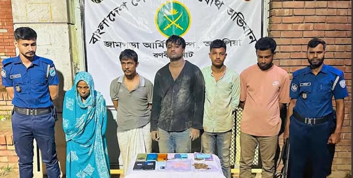 আশুলিয়ায় ইয়াবা-গাঁজাসহ ৫ মাদক কারবারিকে আটক করে...
