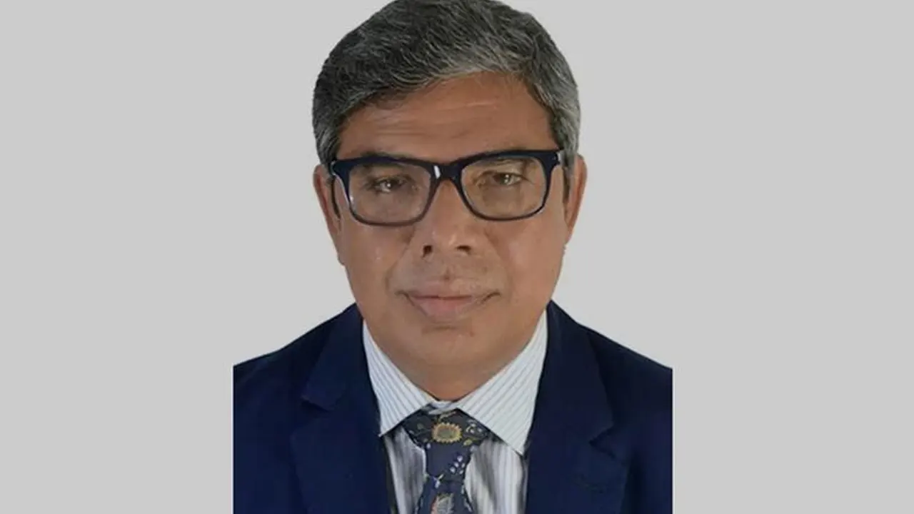 পরিকল্পনার এক সচিবকে ওএসডি...