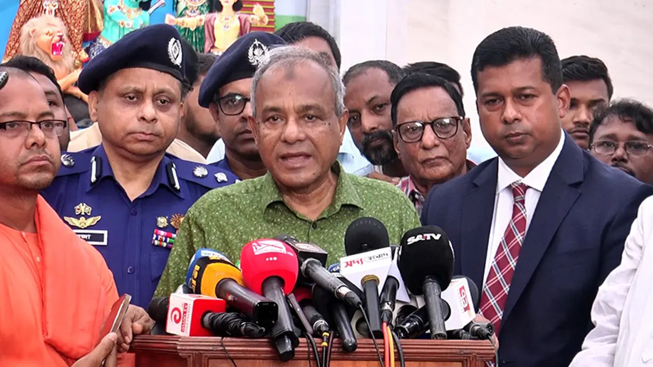এবারের পূজা অনেক উৎসবমুখর হবে : স্বরাষ্ট্র উপদেষ্ট...