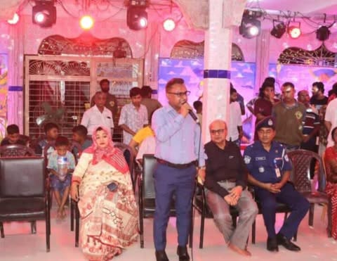 নড়াইলে শারদীয় দুর্গোৎসব পরিদর্শন করলেন এসপি রবিউ...