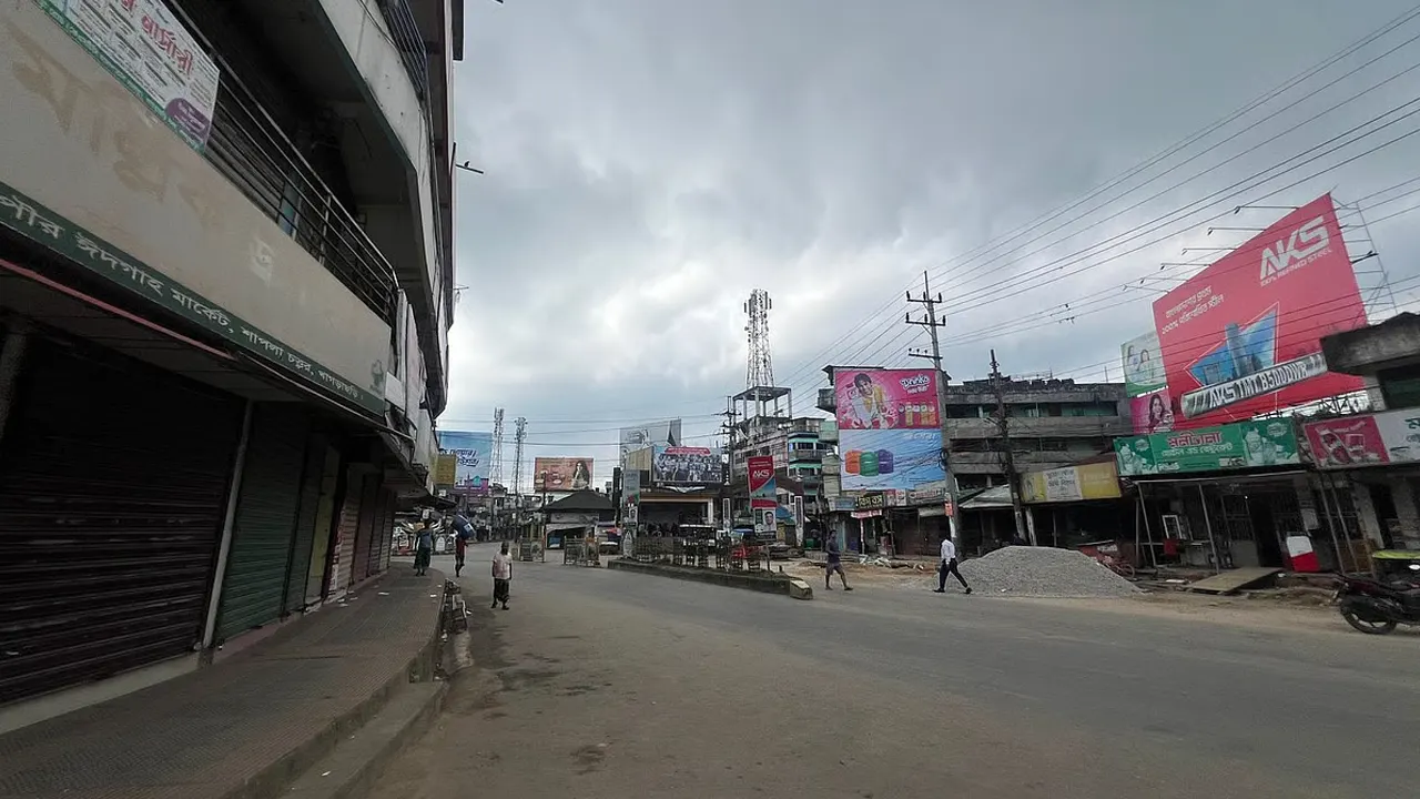 খাগড়াছড়ির দুই সড়কে অবরোধ শিথিল...