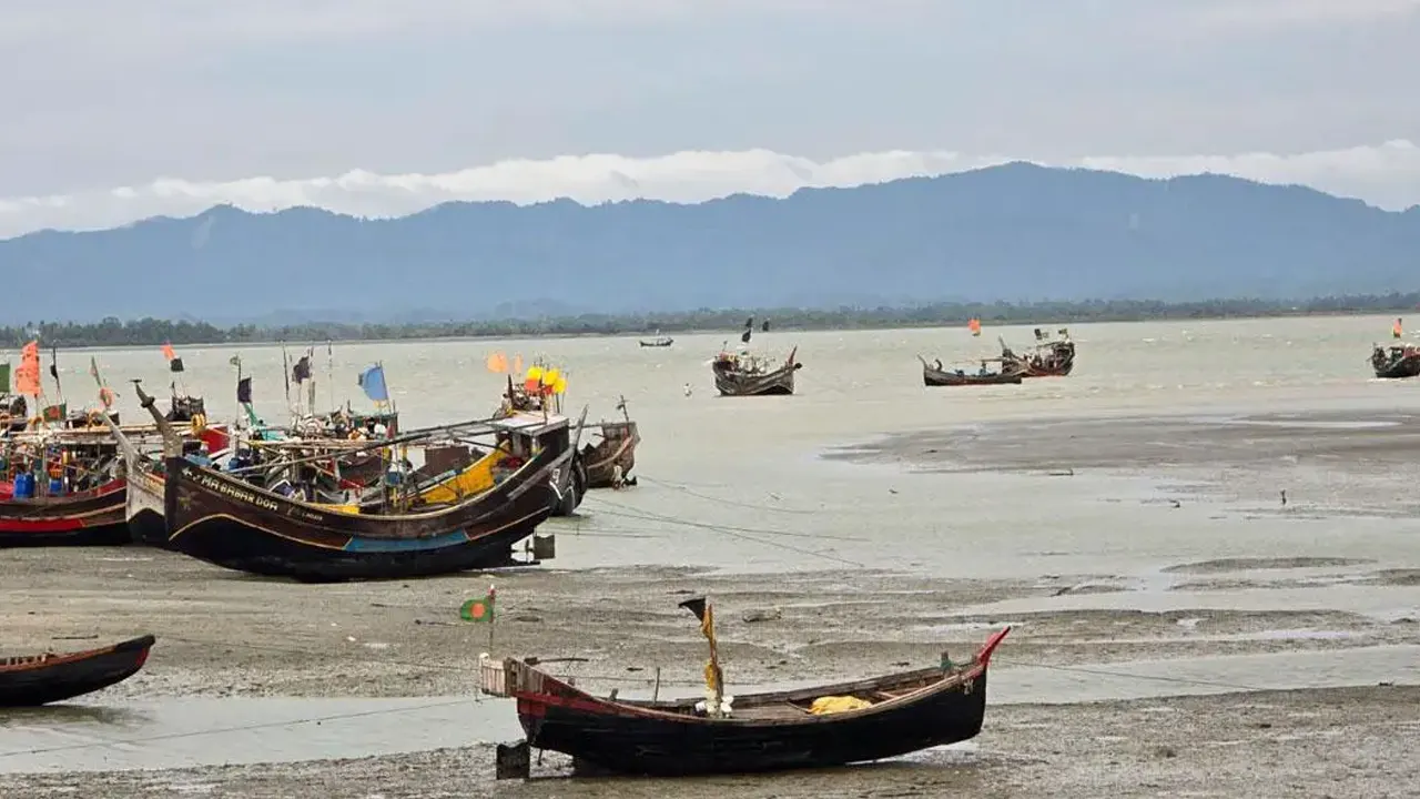 নাফ নদে বেপরোয়া আরাকান আর্মি...
