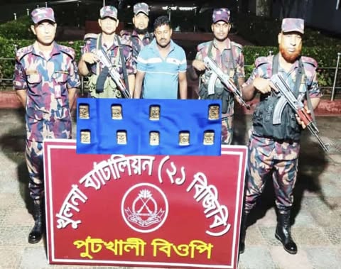 বেনাপোল সীমান্তে ৯পিস স্বর্ণেরবারসহ আটক -১...