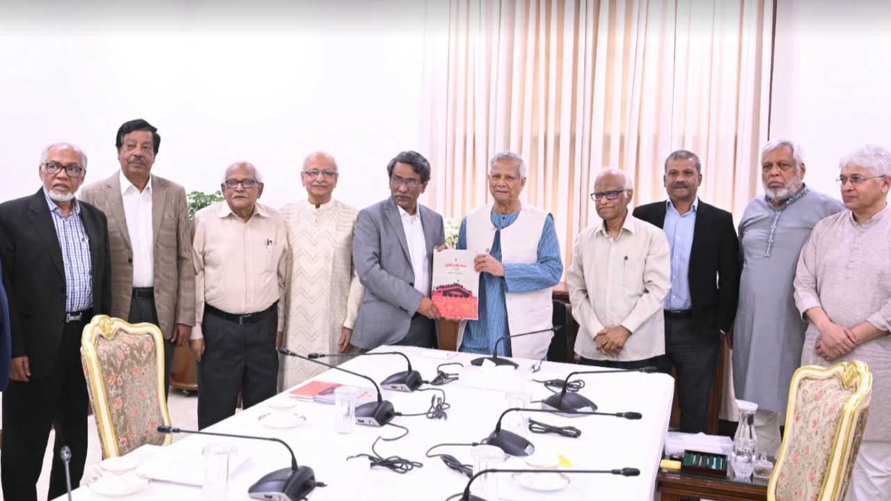 জুলাই জাতীয় সনদ বাস্তবায়নের সুপারিশমালা প্রধান উপদ...