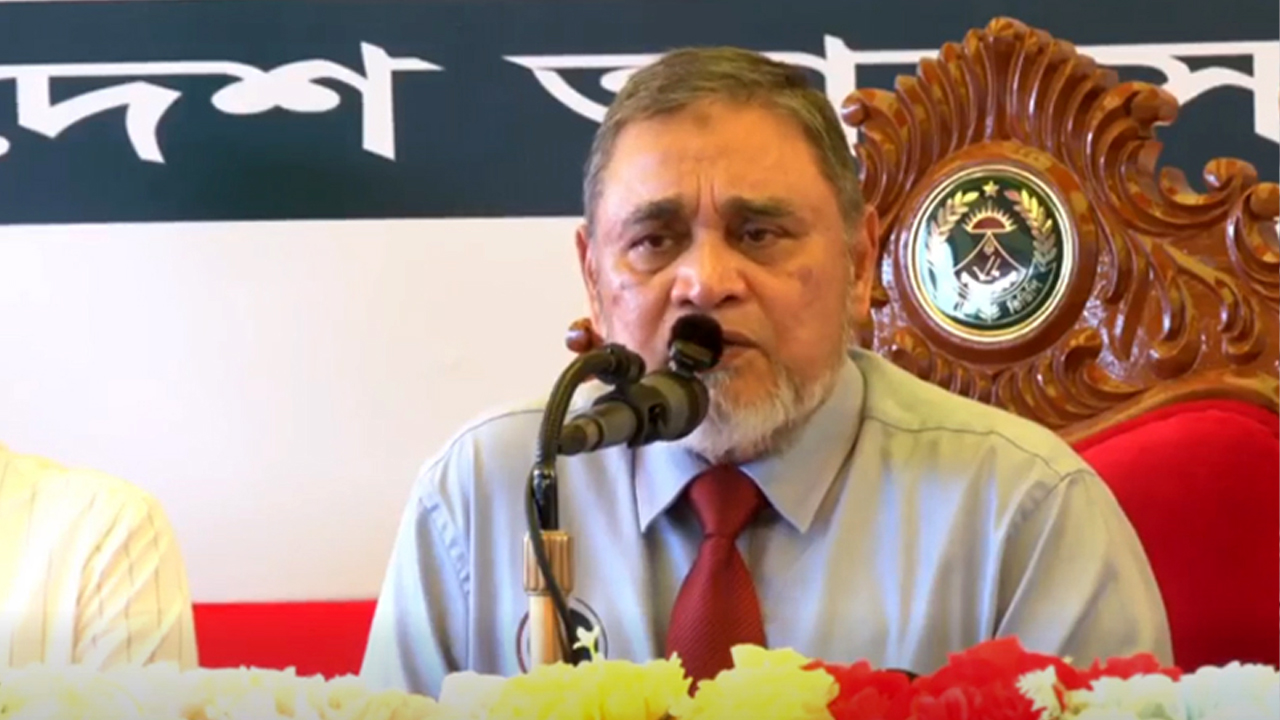 বাংলাদেশ এখন সংকটময় মুহূর্তে দাঁড়িয়ে আছে : সিইসি